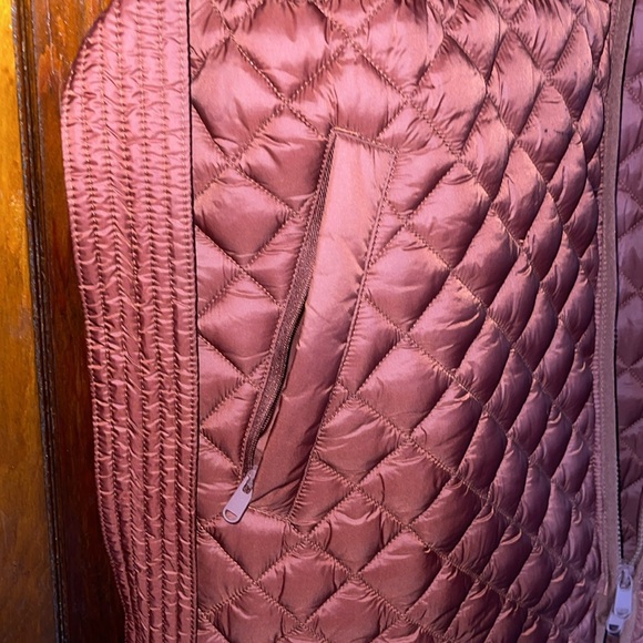 ATHLETA whisper featherless long puffer belted vest in copper Mahogany - Picture 8 of 9